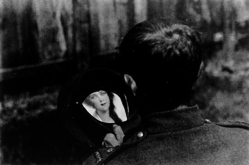 April Hickox, Looking Glass Katy McCormick Magazine Ciel variable