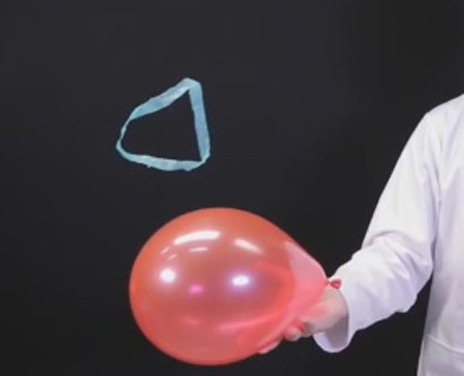 Anillo volador, carga un globo y usa las cargas eléctricas de la