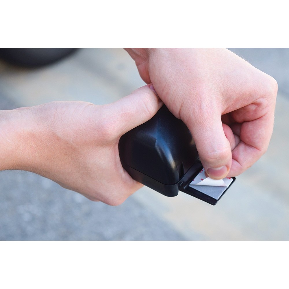 The first exterior vehicle cigarette extinguisher and disposal