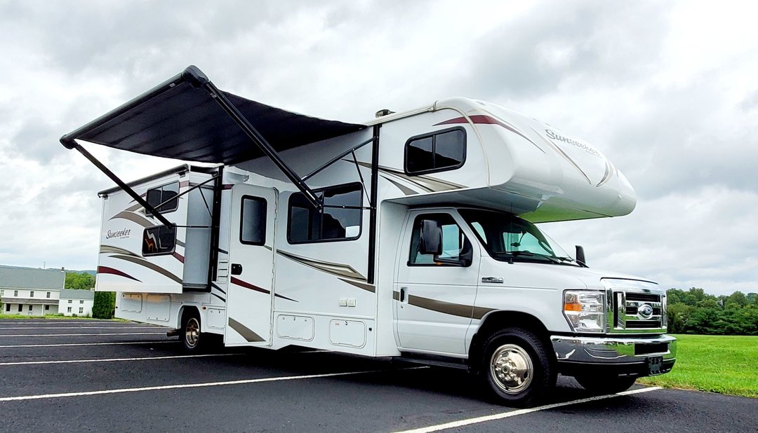 Class C 2018 w/ BUNKS for Sale in TELFORD, PA RacingJunk