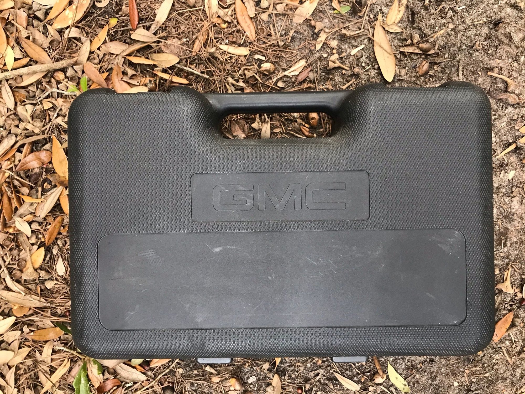 GMC gooseneck hitch kit and Duramax 6.6 fuel filter The GMC gooseneck hitch kit and Duramax 6.6 fuel filter The
