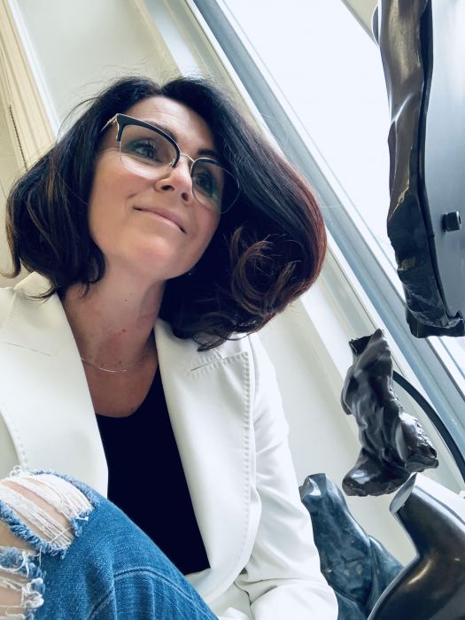 Une oeuvre de la sculptrice Hermine sélectionnée pour la couverture du