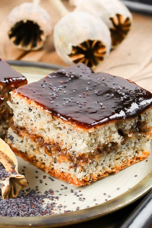 Mohnkuchen vom Blech mit Pflaumenmus (Powidl) Saftig