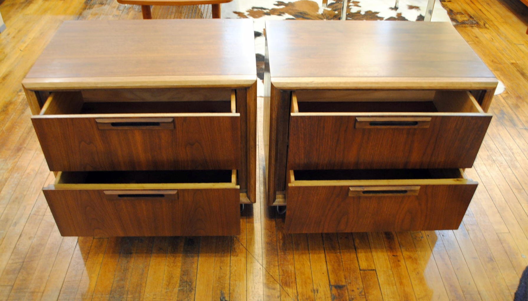 Pair Mid Century Nightstands w/hairpin legs Circa