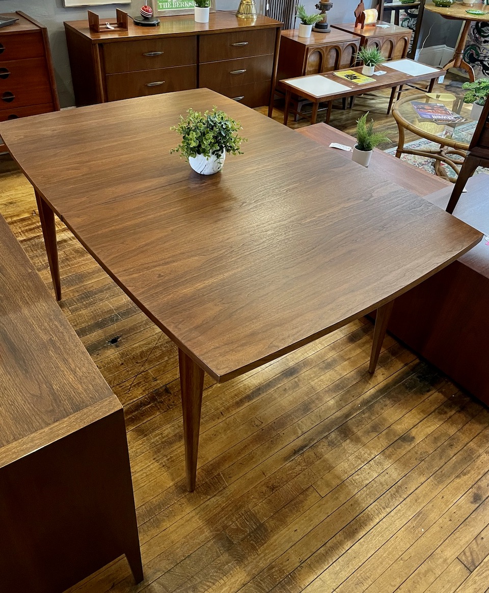 Handsome Broyhill Saga Mid Century Modern Dining Set Flickr atelier