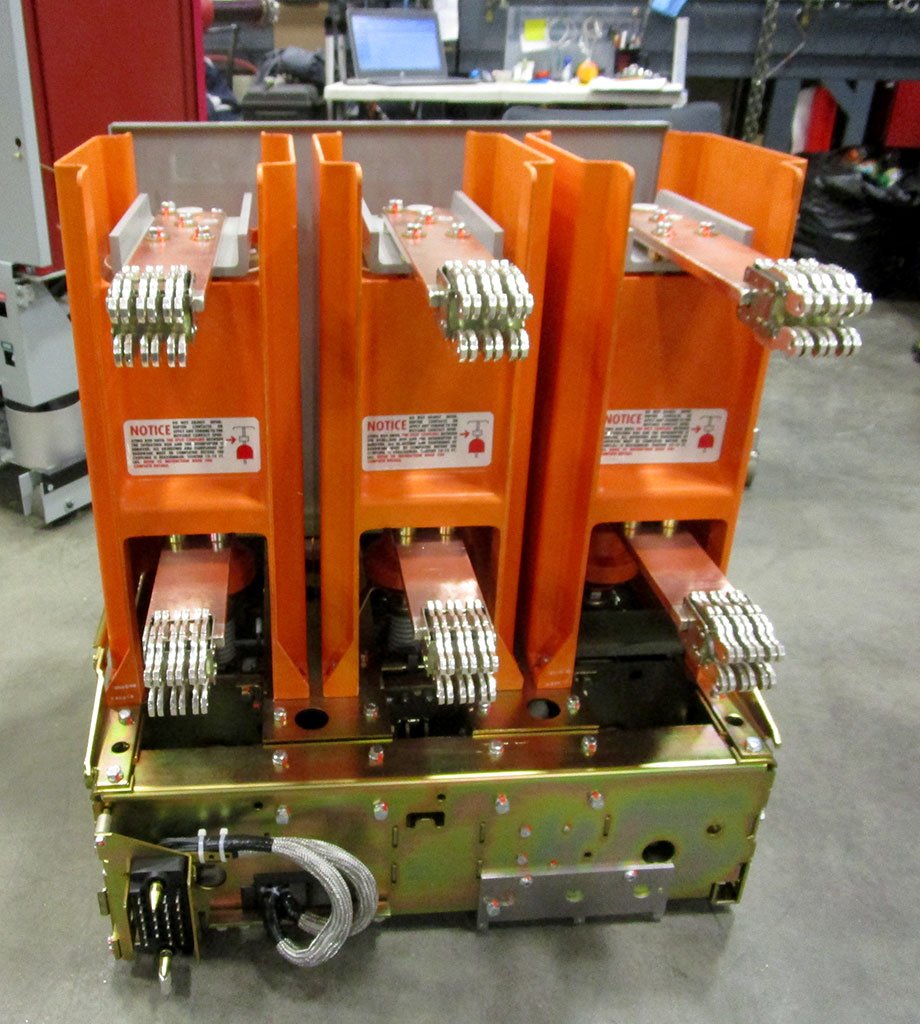 GE PowerVac type VB113.8750 1200A Vacuum Circuit Breaker Circuit