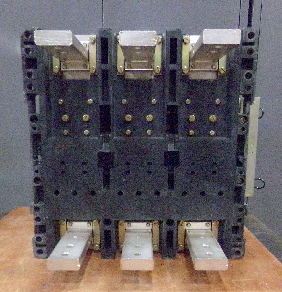 Westinghouse type SPB-100 1600A Manually Operated Insulated Case