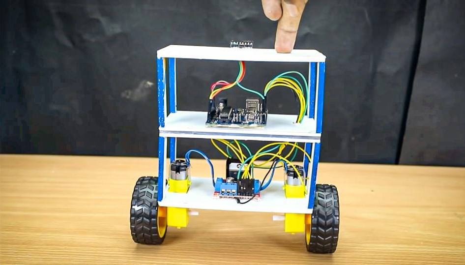 Arduino Self Balancing Robot Using MPU6050 Accelerometer