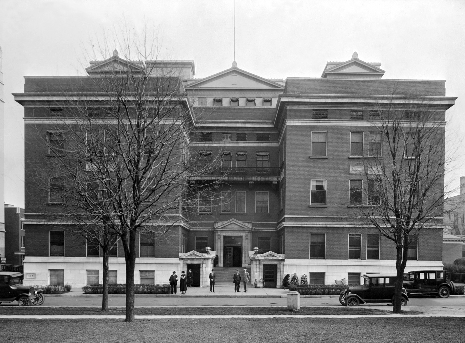 Mayo Clinic Building Circulating Now from the NLM Historical Collections