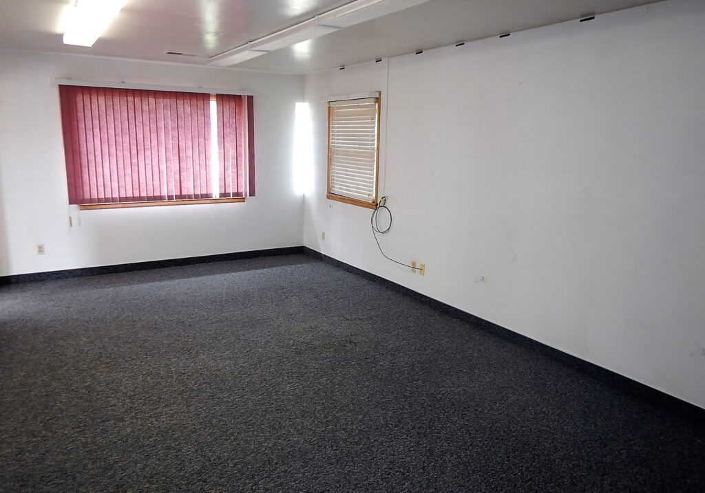 Office Garage Space, 2321 Rodeo Road, North Platte Commercial