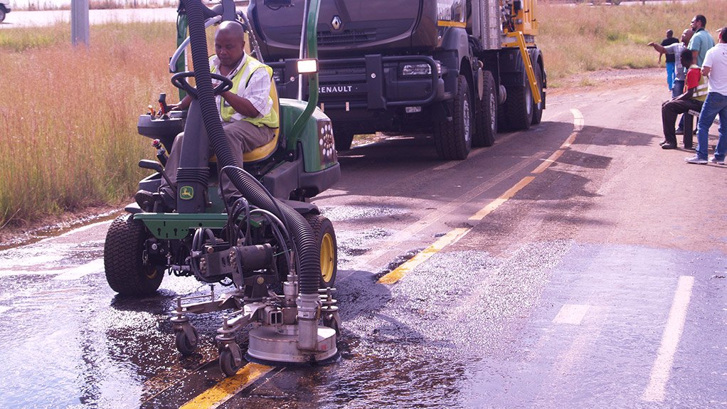 Waterblasting technology applied in airport maintenance