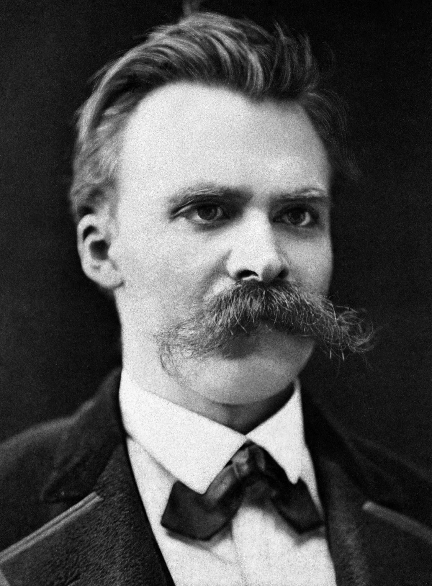Friedrich Nietzsche cita Si miras al abismo, el abismo devuelve