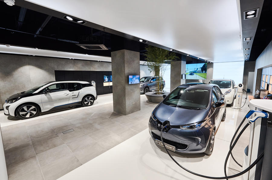 Milton Keynes opens UK’s first electric vehicle showroom Cities Today