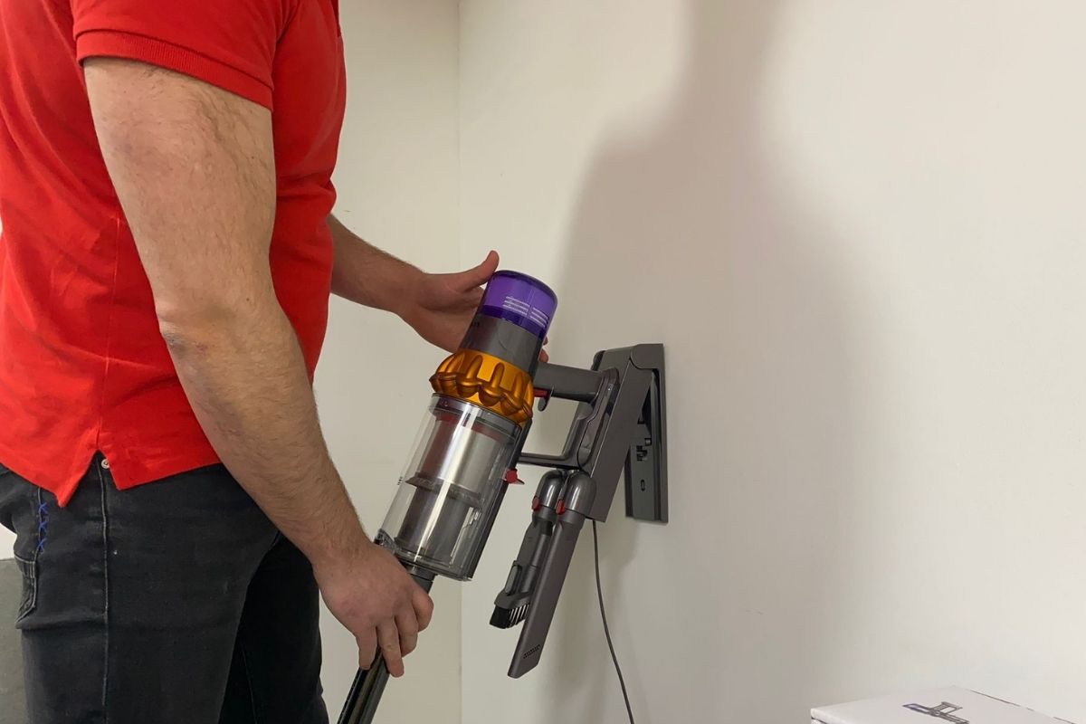 Proper Placement of Dyson Docking Station Tips and