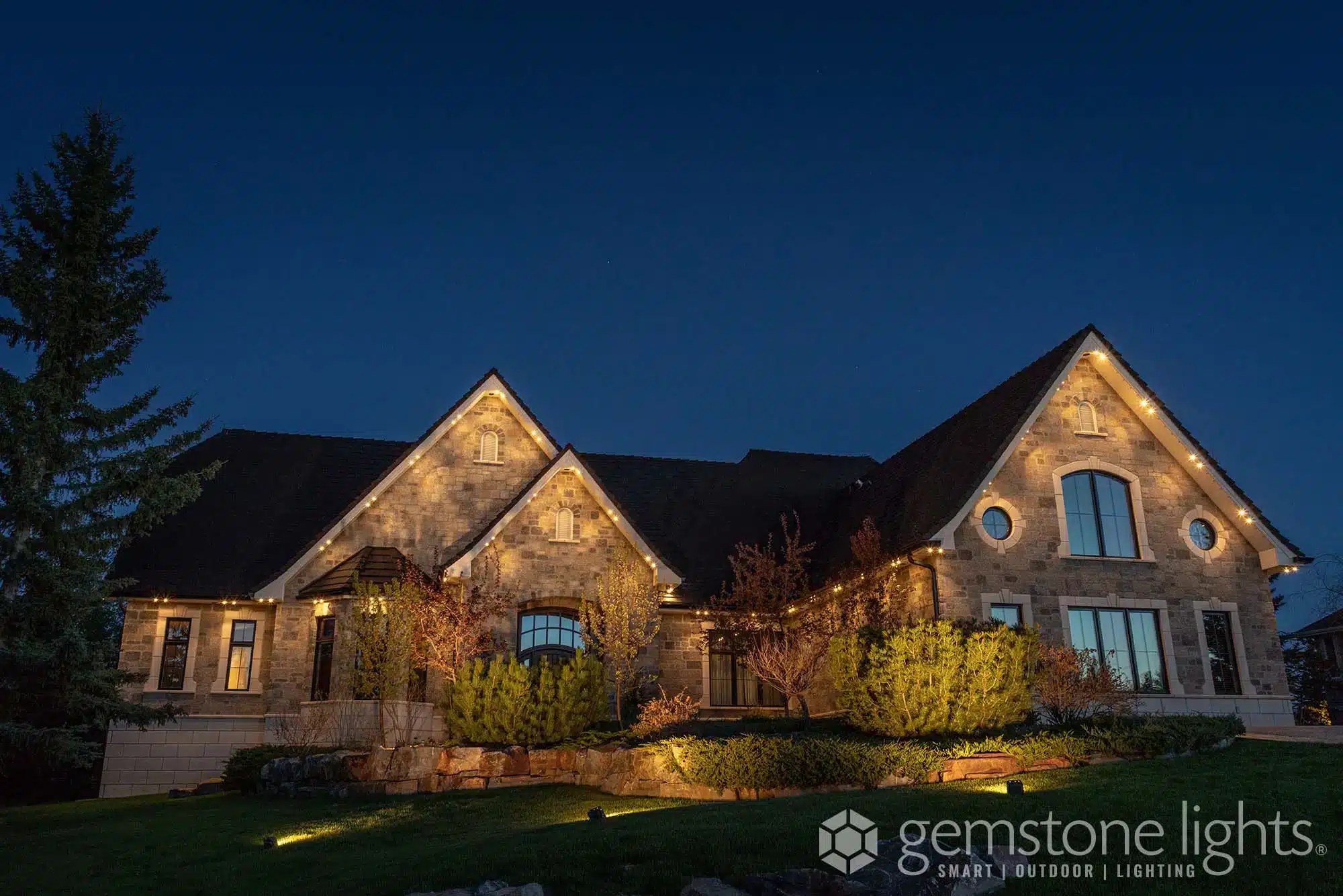 Permanent holiday lighting installation services in NYC