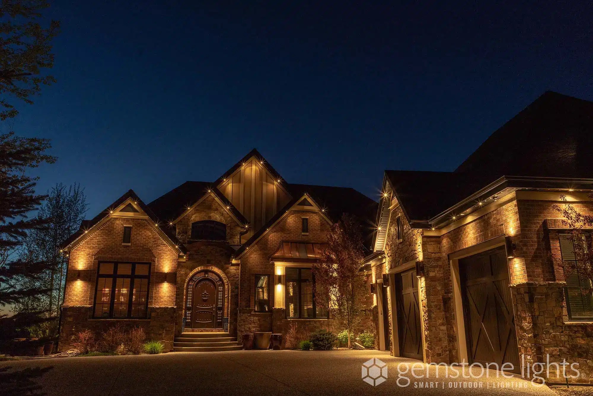 Permanent holiday lighting installation services in NYC
