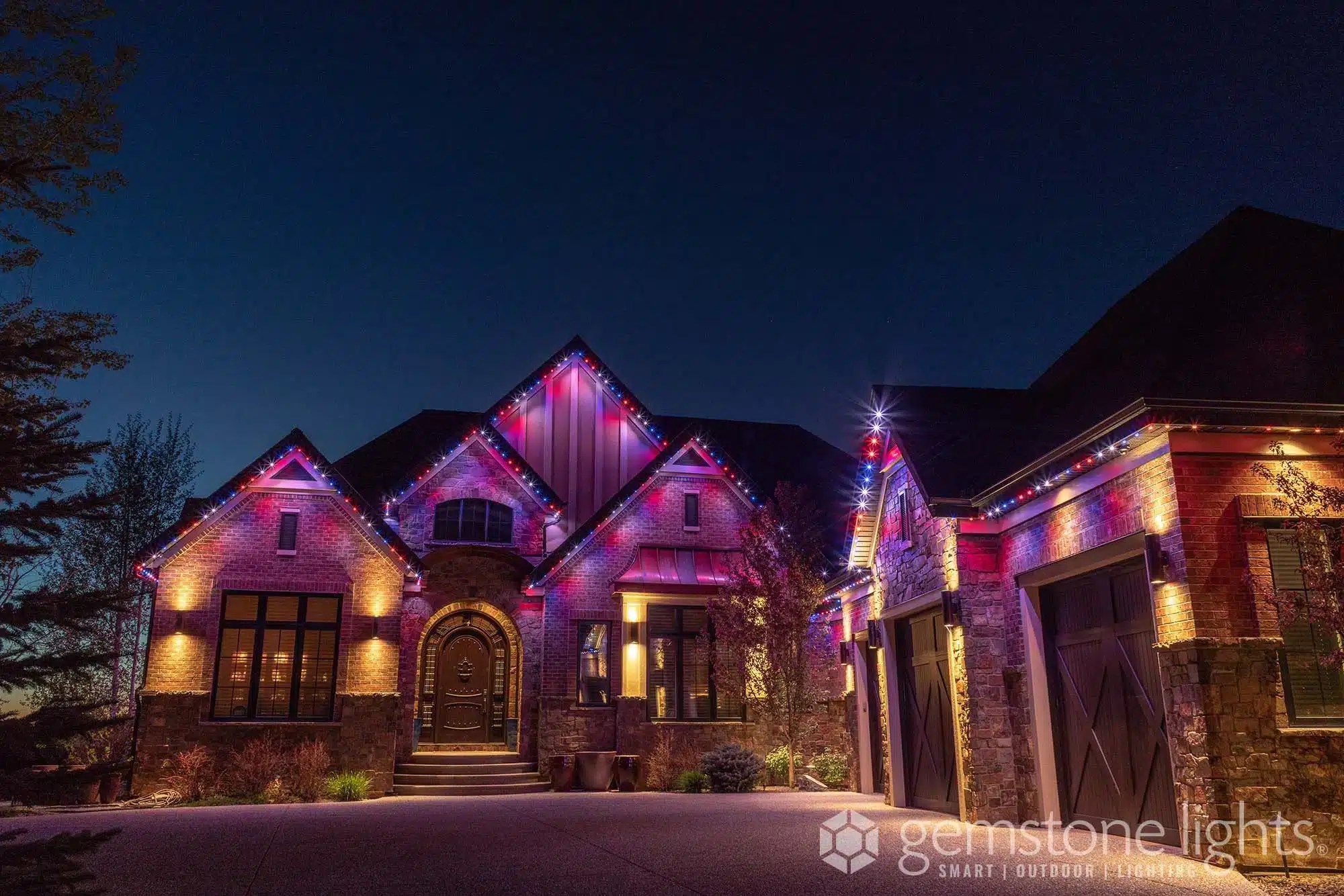 Permanent holiday lighting installation services in NYC