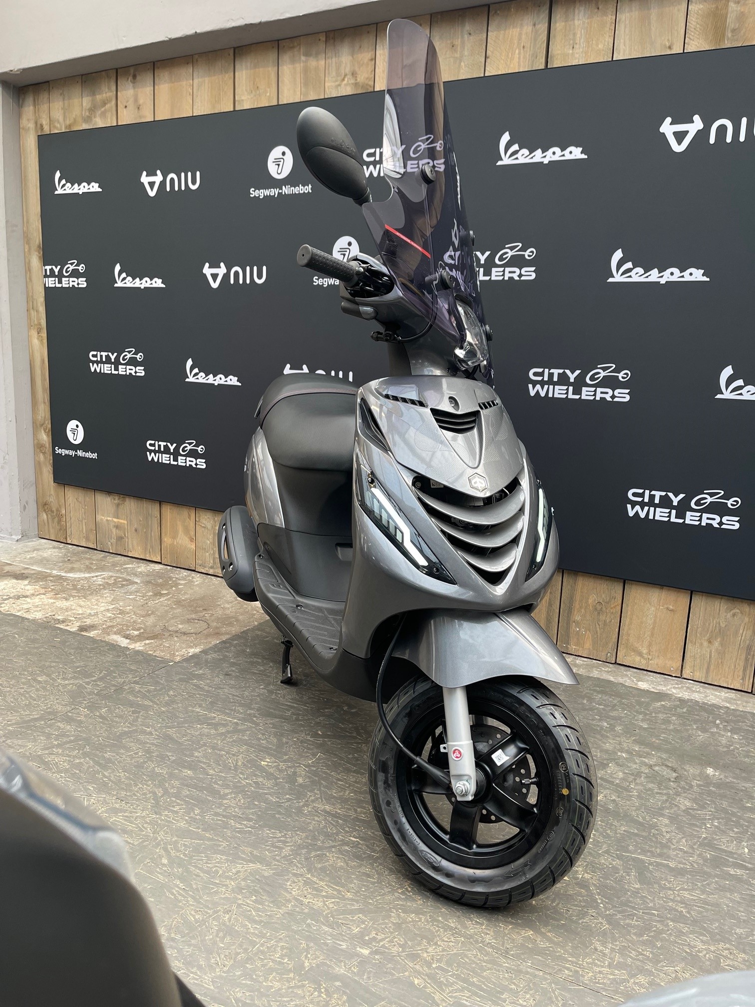 Piaggio Zip - Snorscooter Agaat Grijs - City Tweewielers