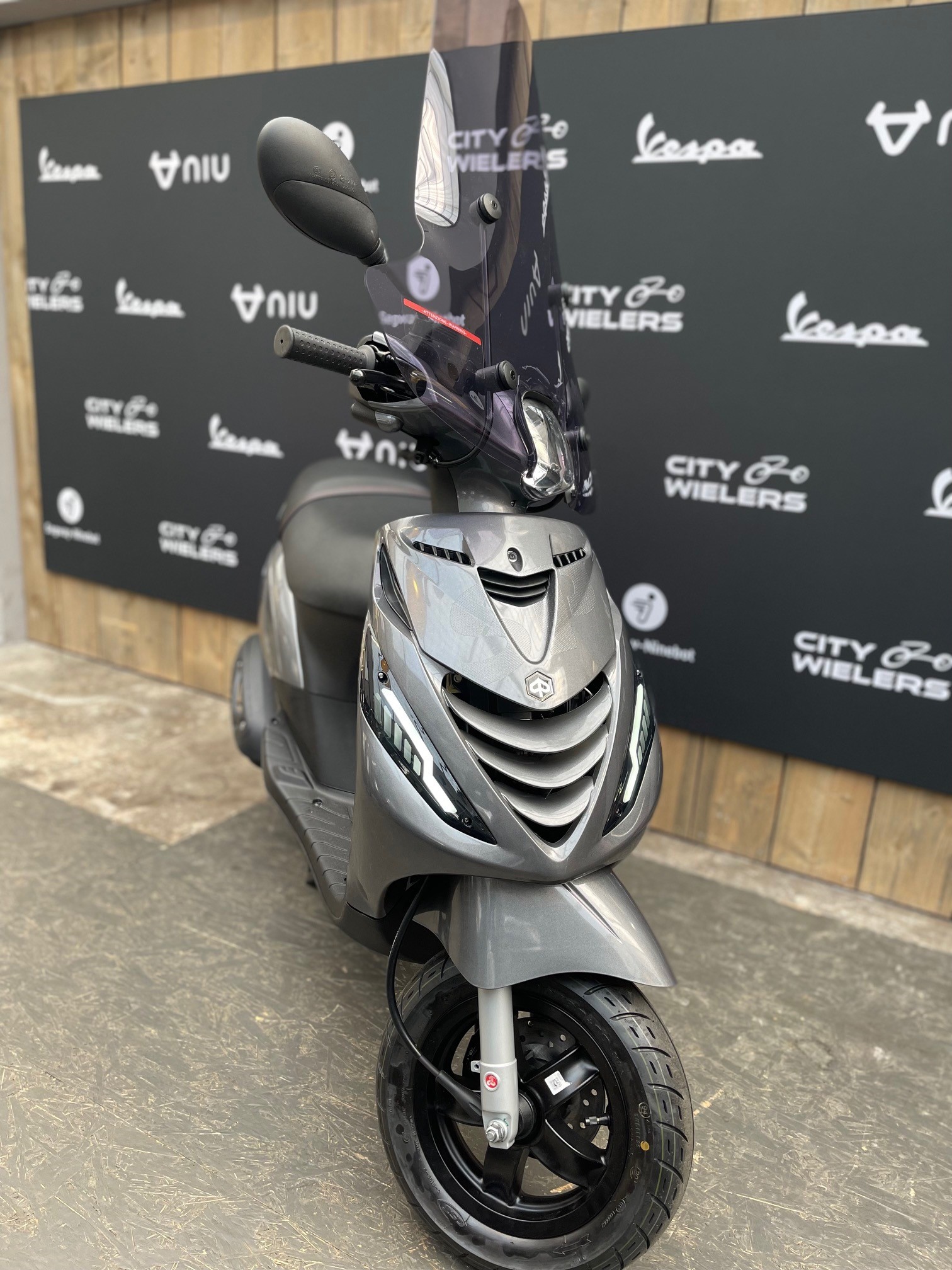 Piaggio Zip - Snorscooter Agaat Grijs - City Tweewielers