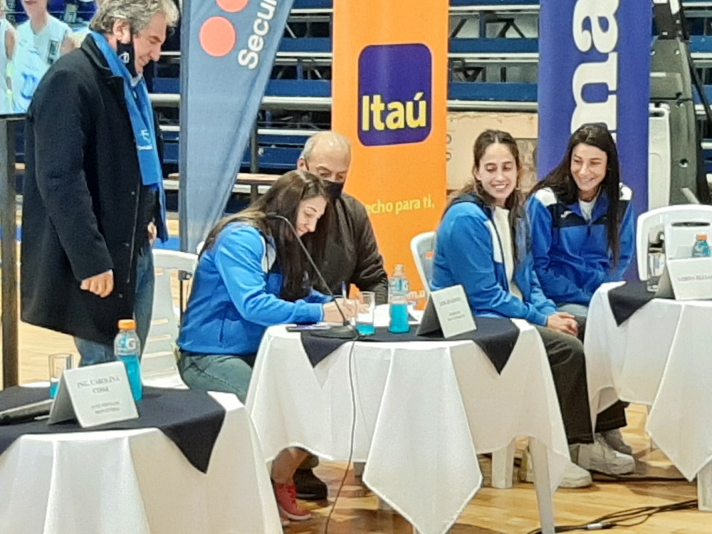 El Club Malvín hizo historia al profesionalizar al básquetbol femenino!