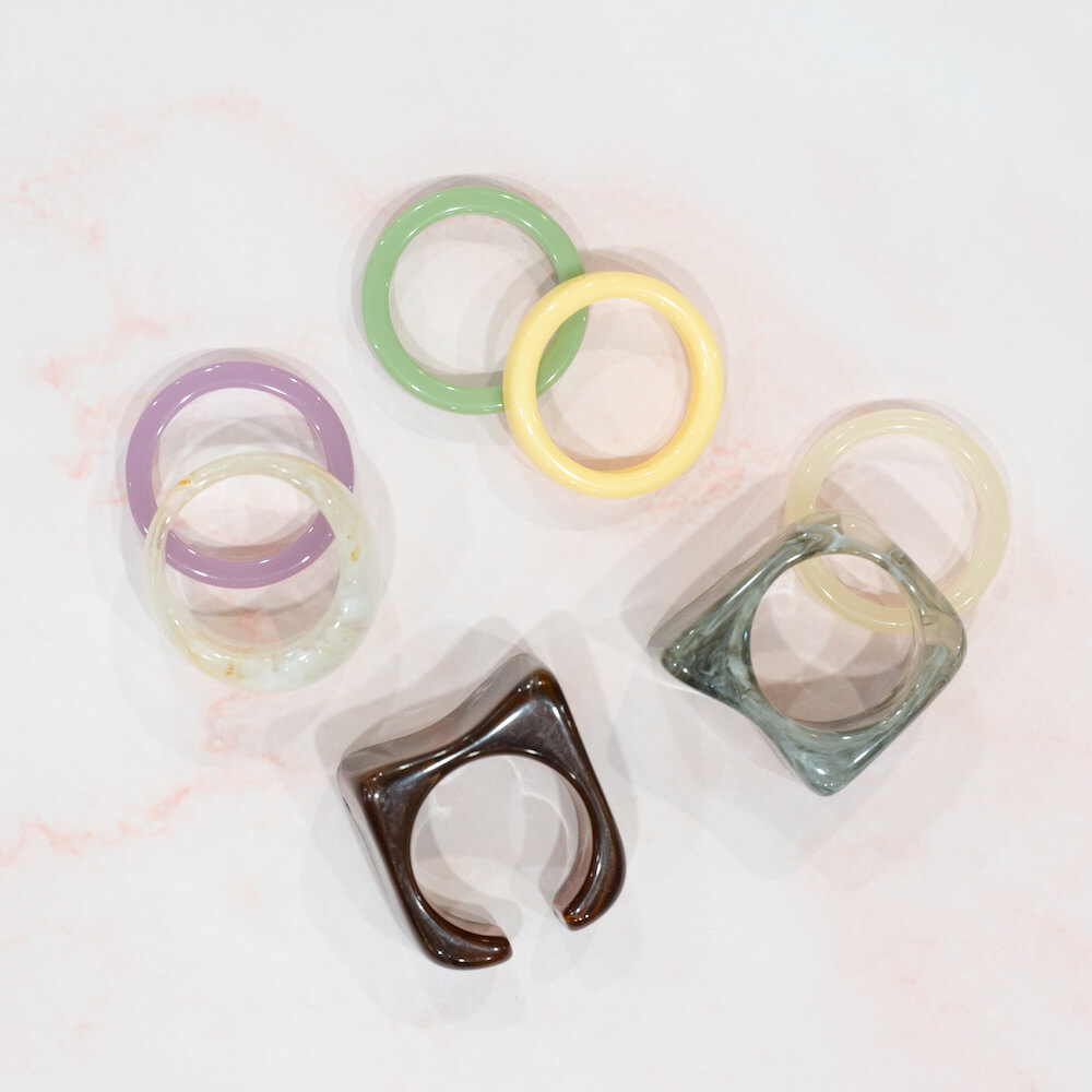 Get CJ Artistry's Acrylic Ring Set 4 of Various Colours!