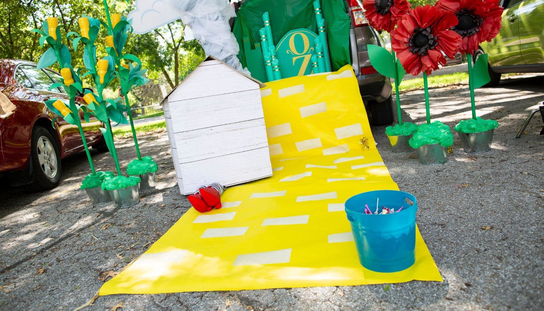 Wizard of Oz Inspired Trunk or Treat Idea Fun365