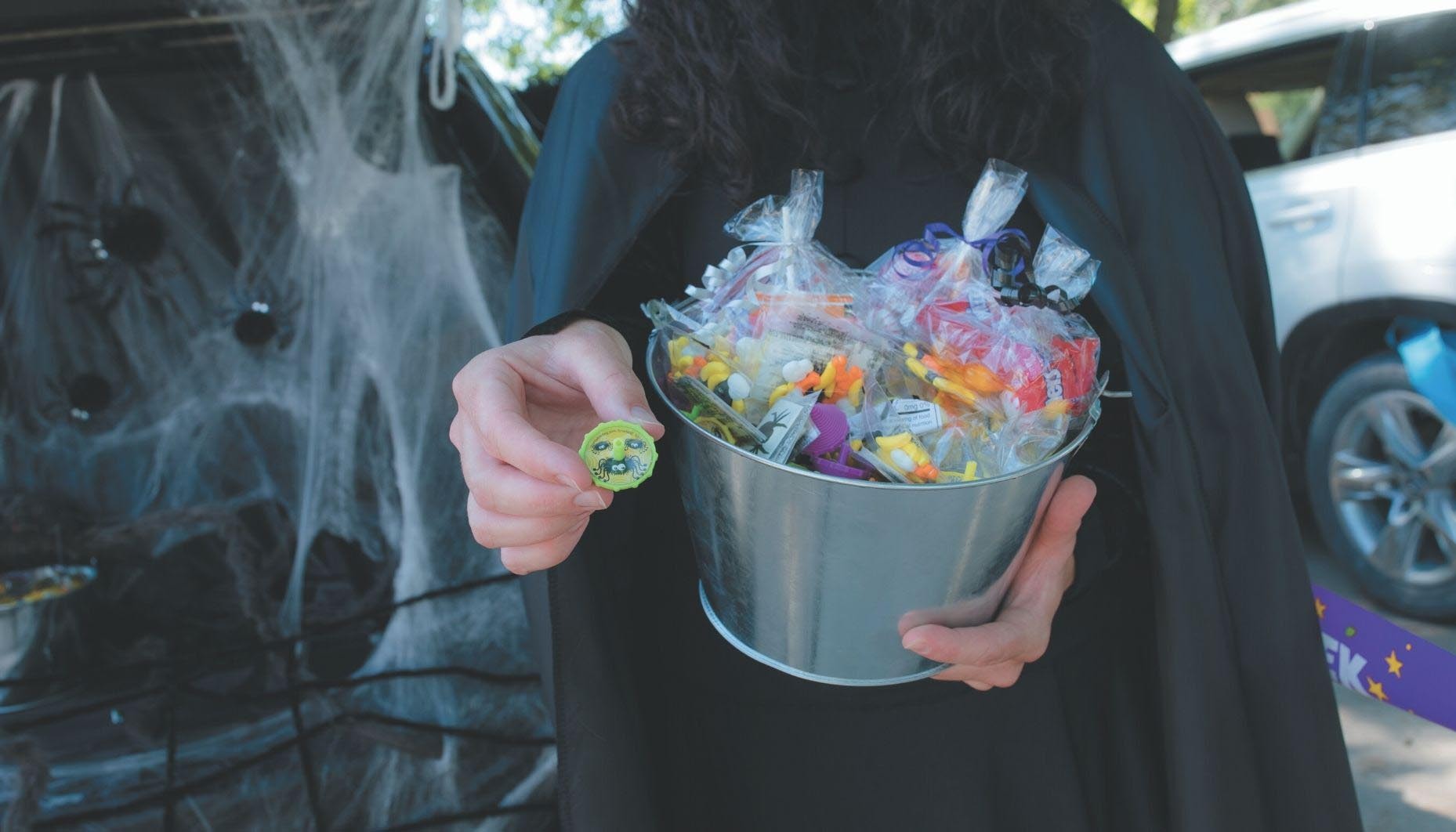 Spider Themed Trunk or Treat Idea Fun365