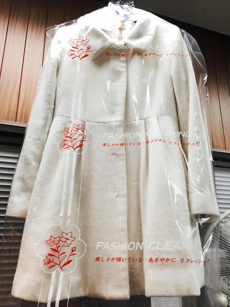 白色ウールコートのダブルクリーニング cleaning shimura