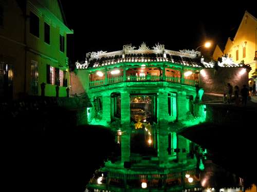 Vietnam Claironyva Le pont japonais à Hoi An