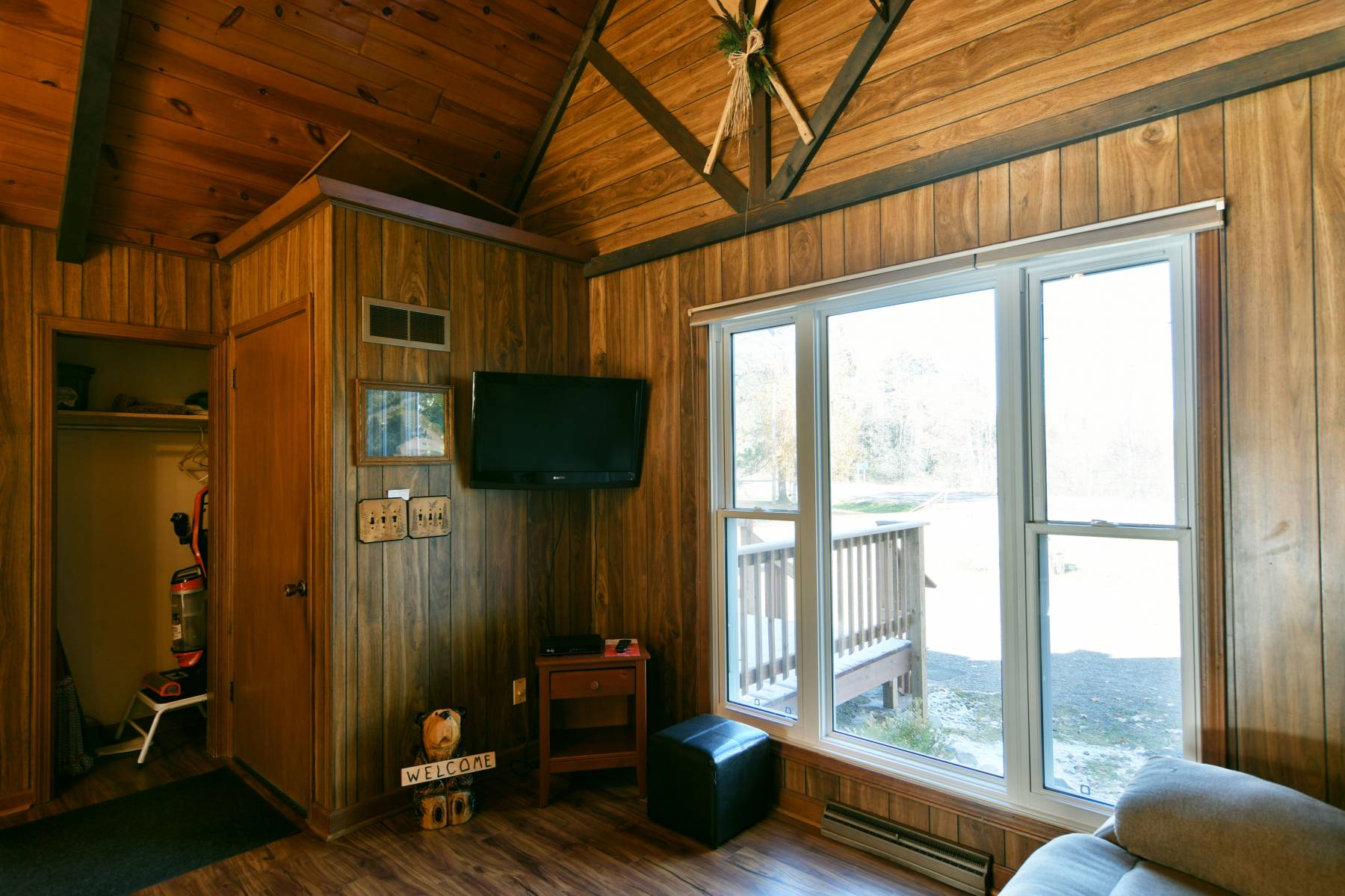 Pony Express Vacation Home Rental Clam Lake, WI Lodging