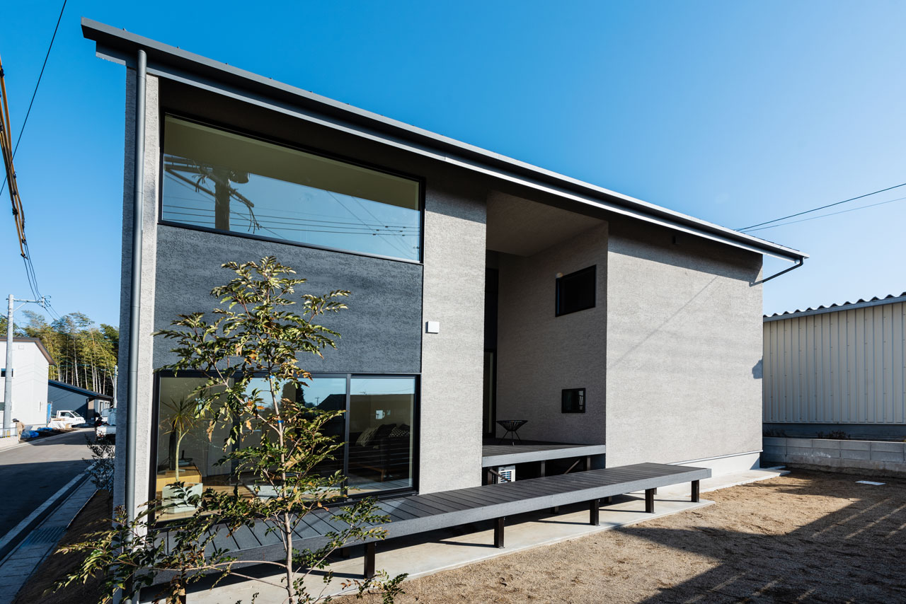 軒下で楽しむ、彩りのある家 CLAMPY（クランピー）