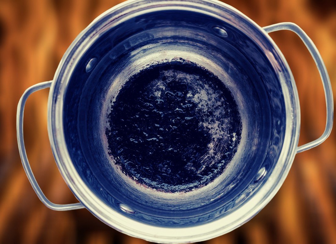 The Ultimate Guide on How To Clean a Burnt Pan