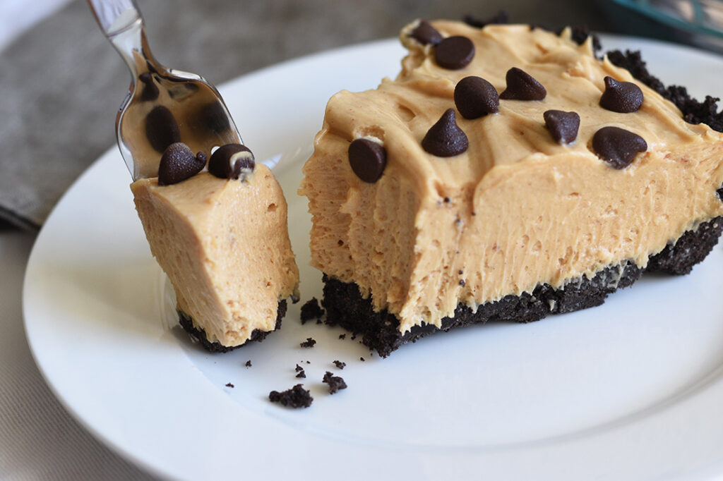 NoBake Chocolate Peanut Butter Pie With Chocolate Chips