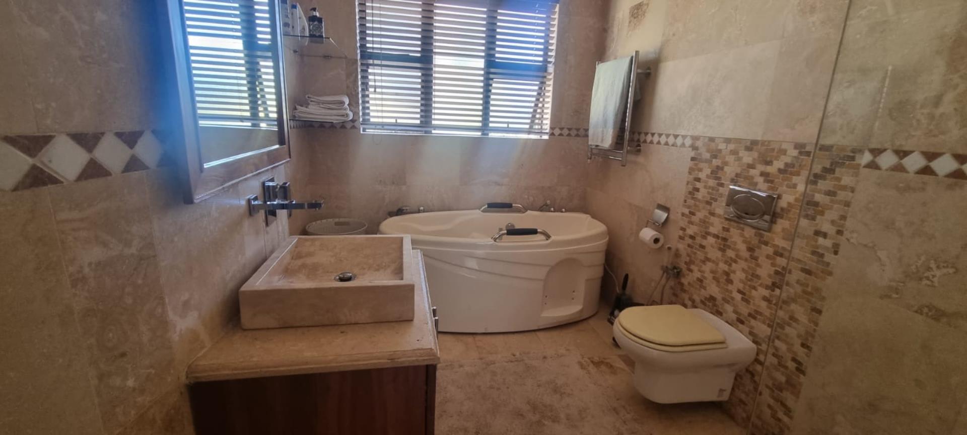 House + Cottage/Flat for Sale in Schaapkraal, Cape Town 706635