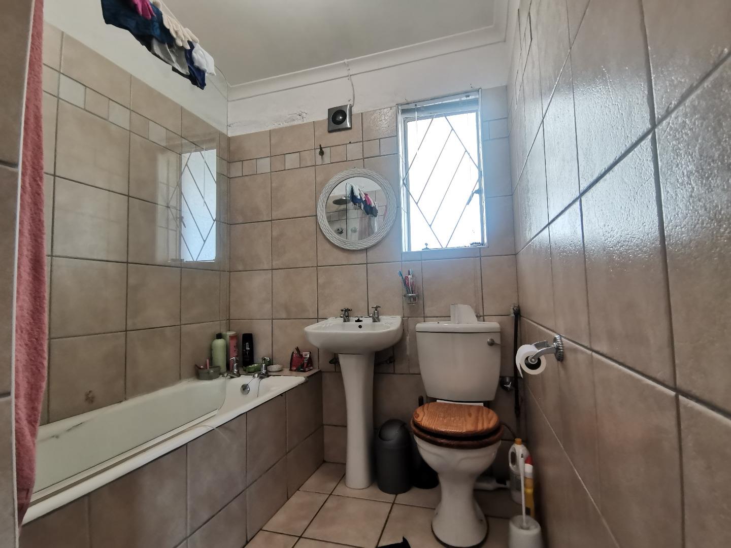 House + Cottage/Flat for Sale in Lansdowne, Cape Town 706671