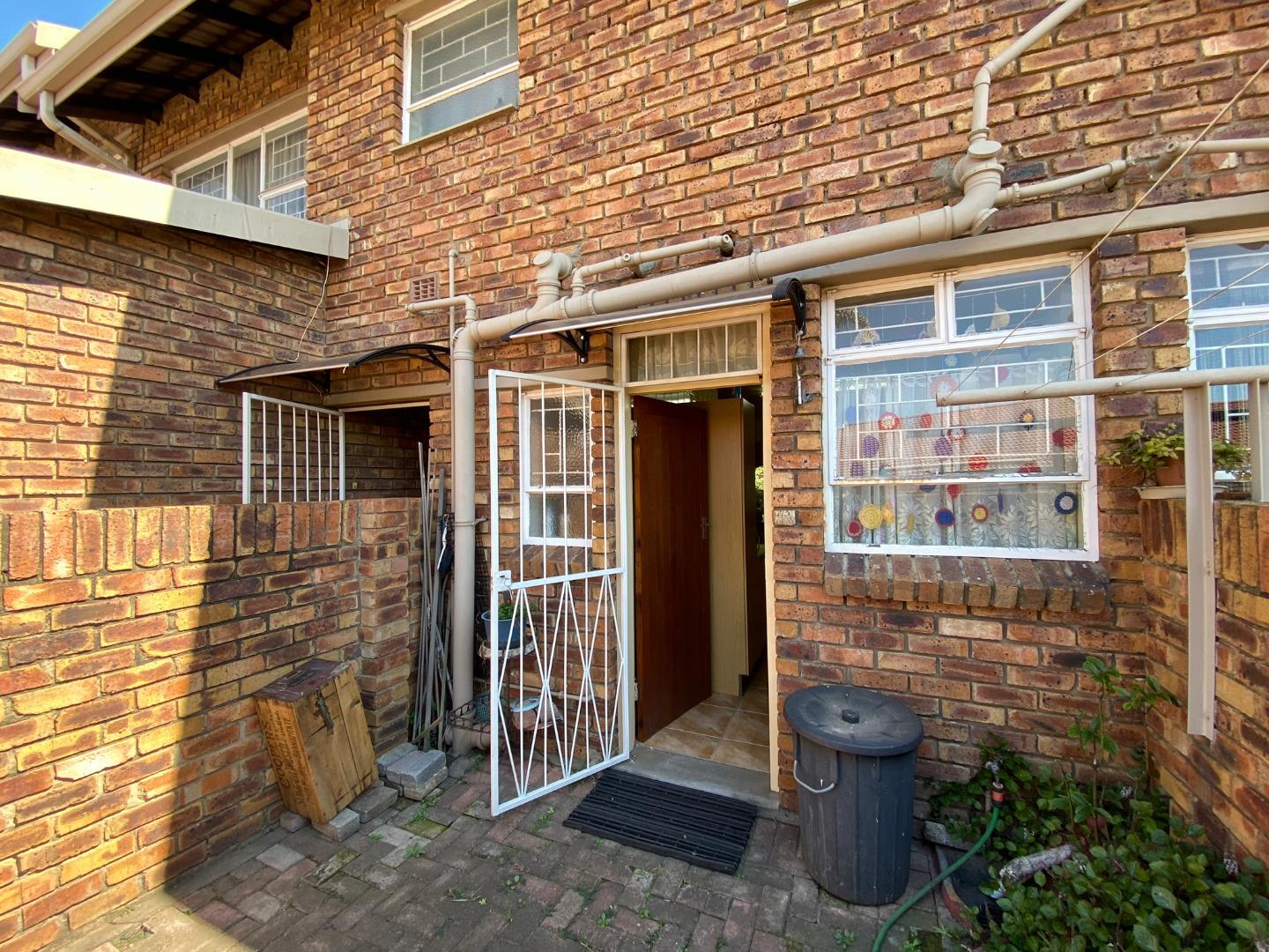 Flat for Sale in Vanderbijlpark SE 1, Vanderbijlpark 708817