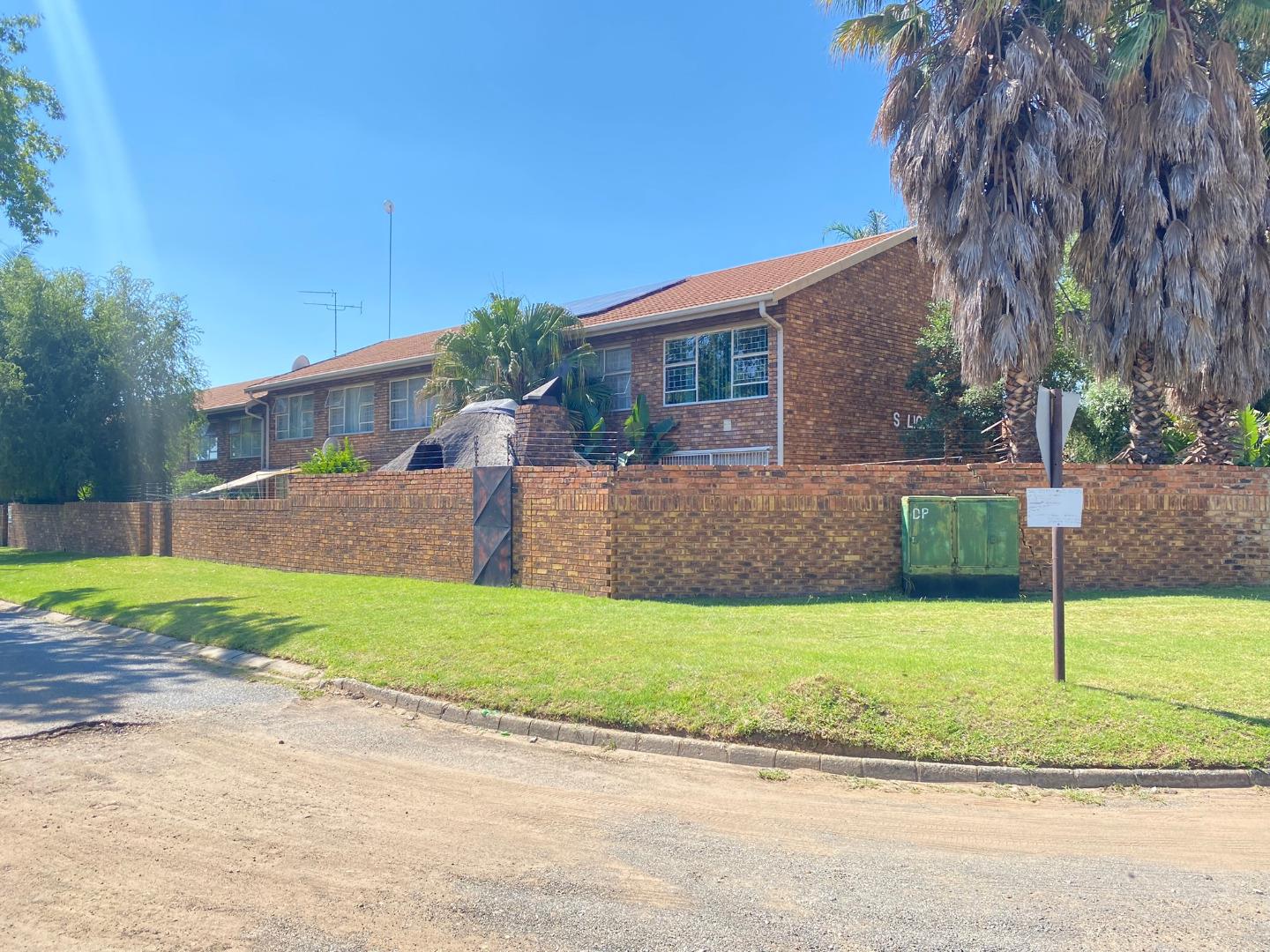 Flat for Sale in Vanderbijlpark SE 1, Vanderbijlpark 708817