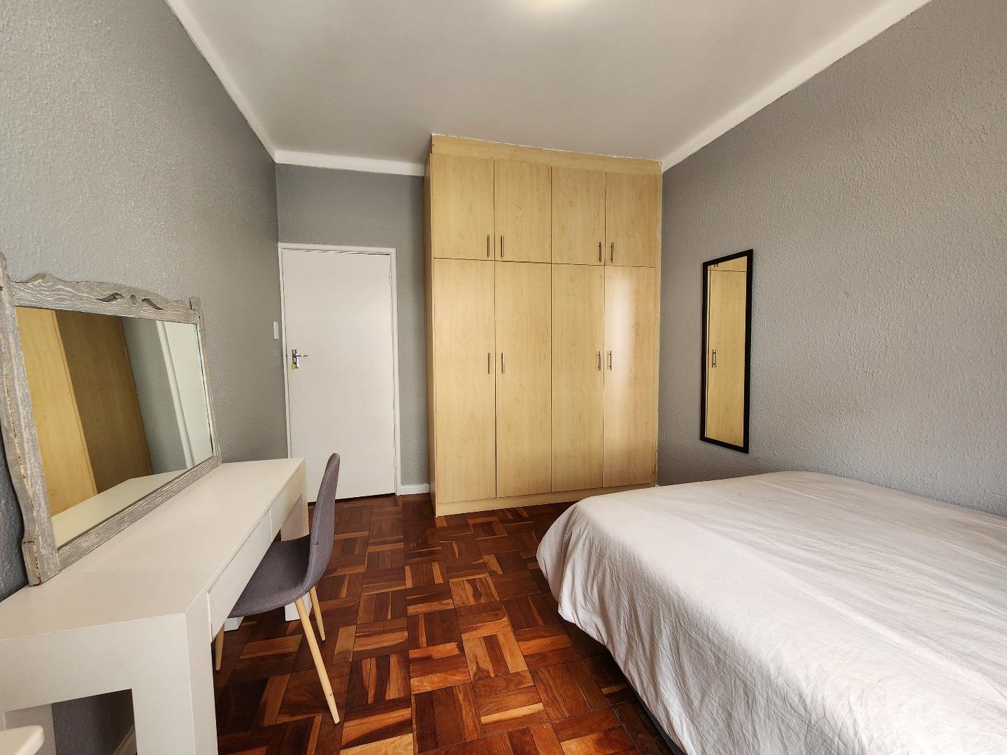 Flat for Sale in Kenilworth Upper, Cape Town 710433