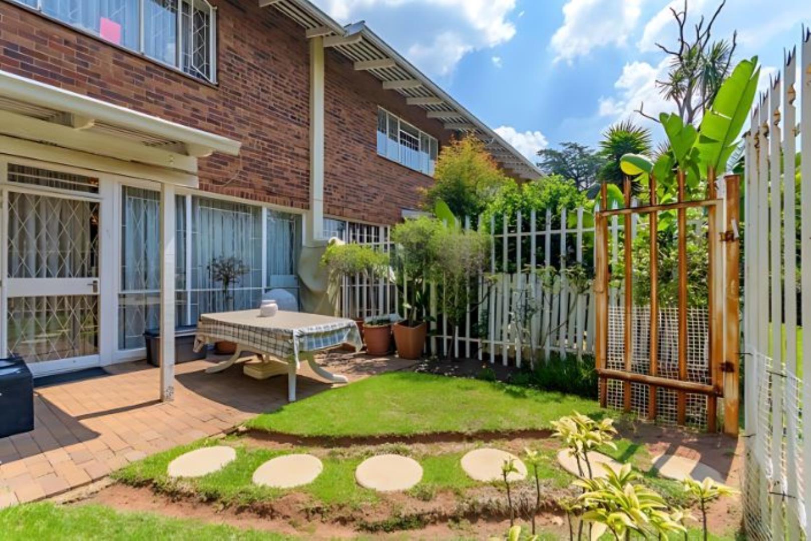 Flat for Sale in Highlands North, Johannesburg 715610