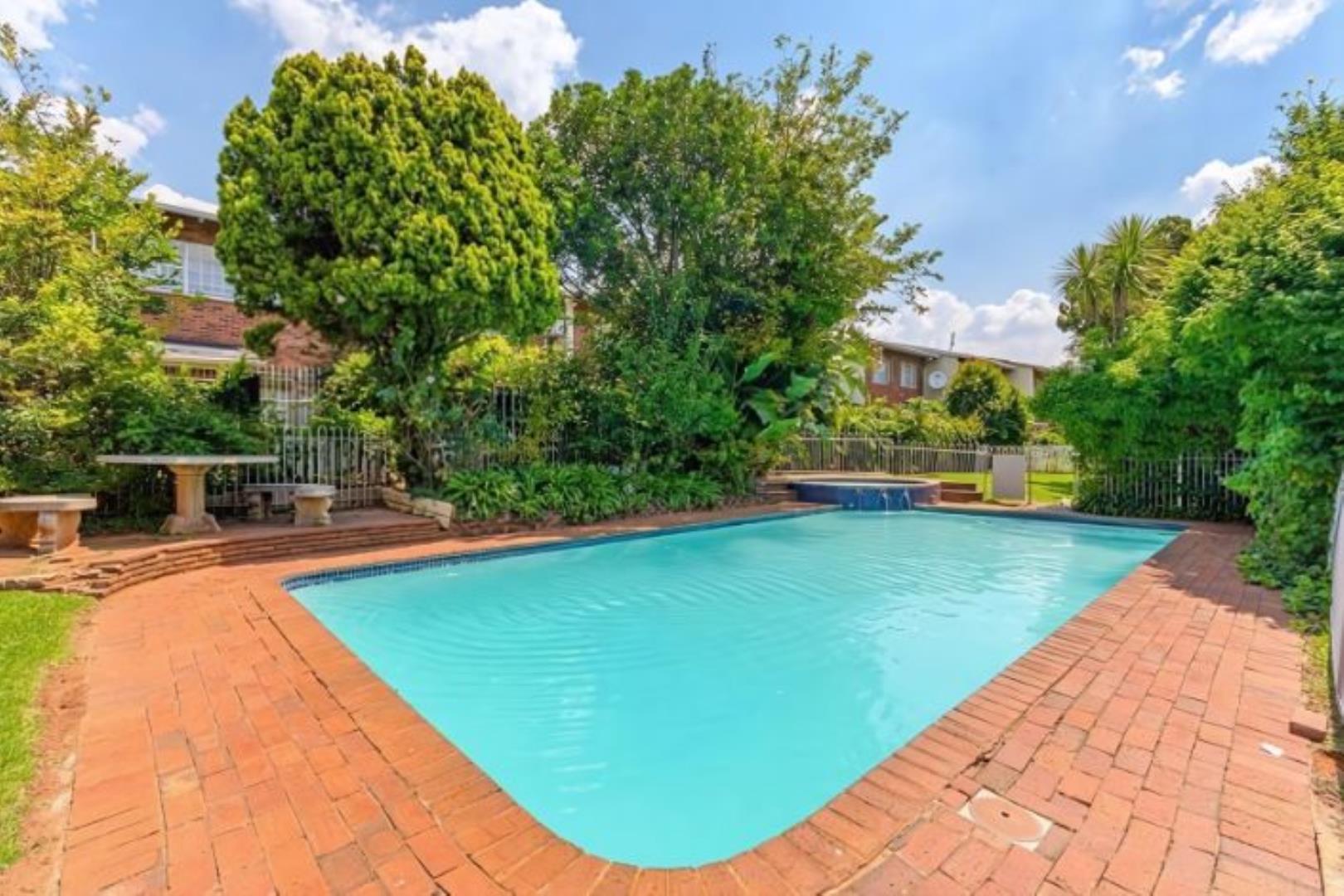 Flat for Sale in Highlands North, Johannesburg 715610