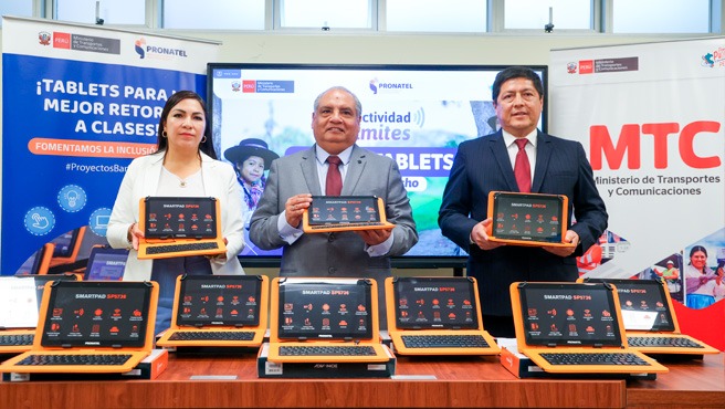 MTC entrega más de 16 mil tabletas a escolares rurales de Ayacucho para impulsar la inclusión digital MTC entrega más de 16 mil tabletas a escolares rurales de Ayacucho para impulsar la inclusión digital