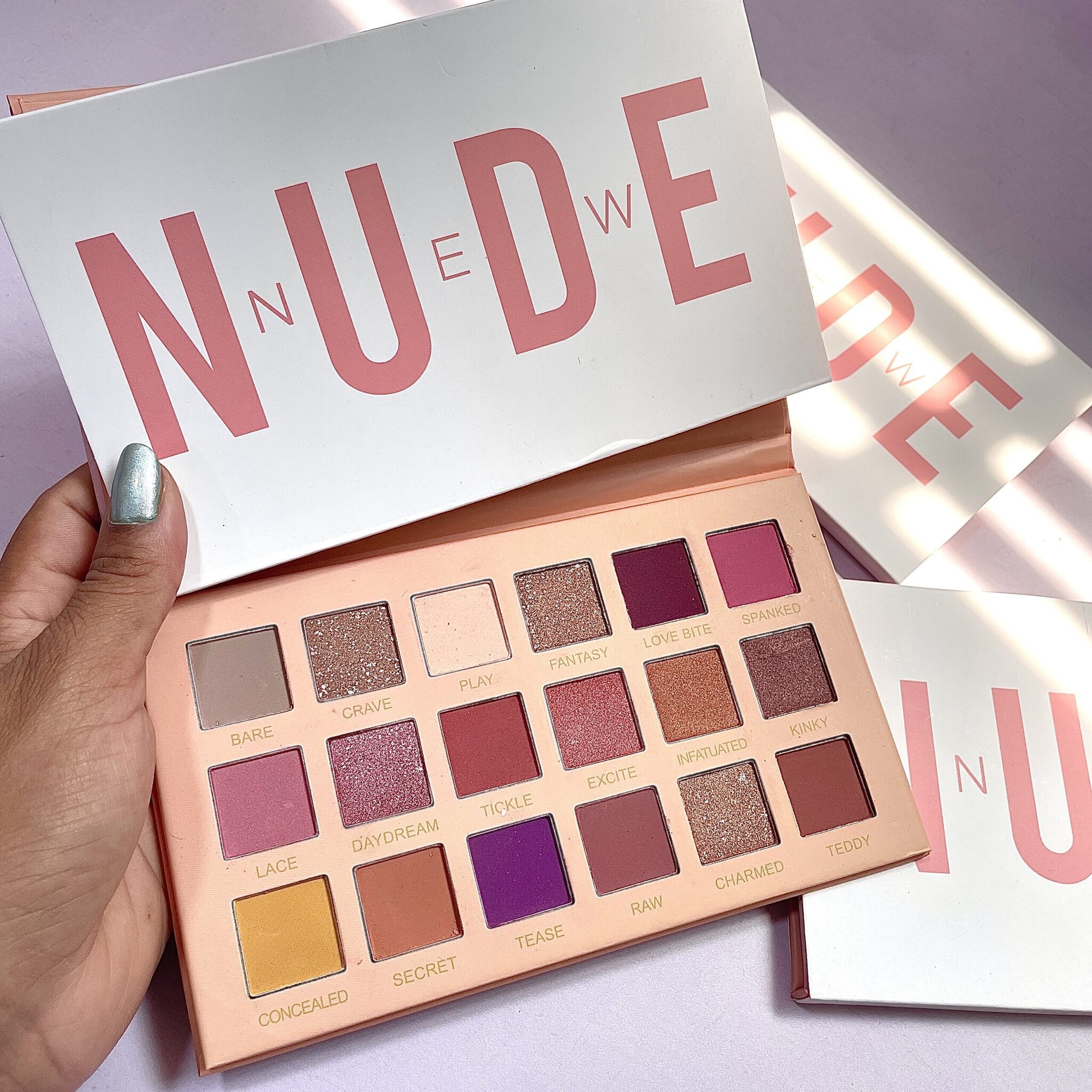 Paleta de Sombras Nude 18 Tonos – Clarita´s Makeup