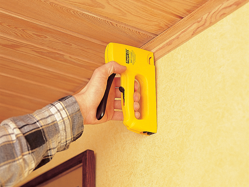 R83 Handy Fine Wire Staple Gun Clarke Fencing