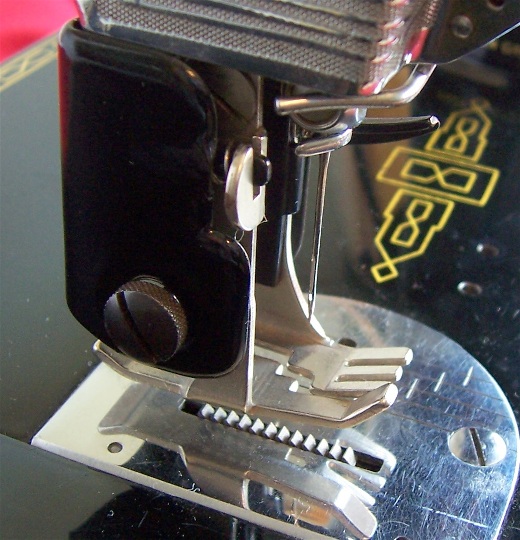 Singer 160741 Featherweight Penguin Walking Presser Foot Photos