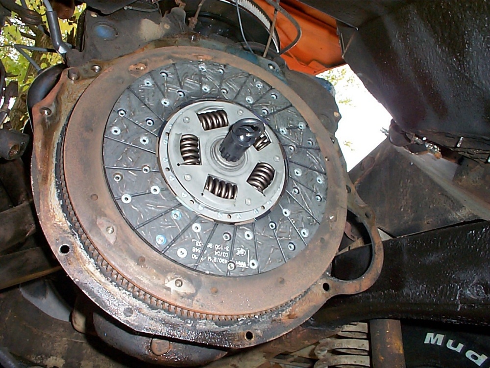 Classic Broncos Tech Clutch Replacement in a 6677 Early Ford