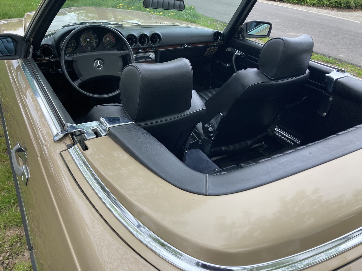 Auction Mercedes 300SL Manual gearbox 79000km from 1986 for sale at