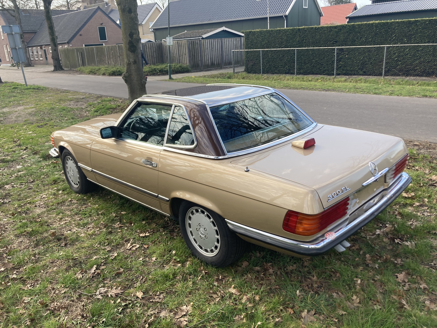 Auction Mercedes 300SL Manual gearbox 79000km from 1986 for sale at