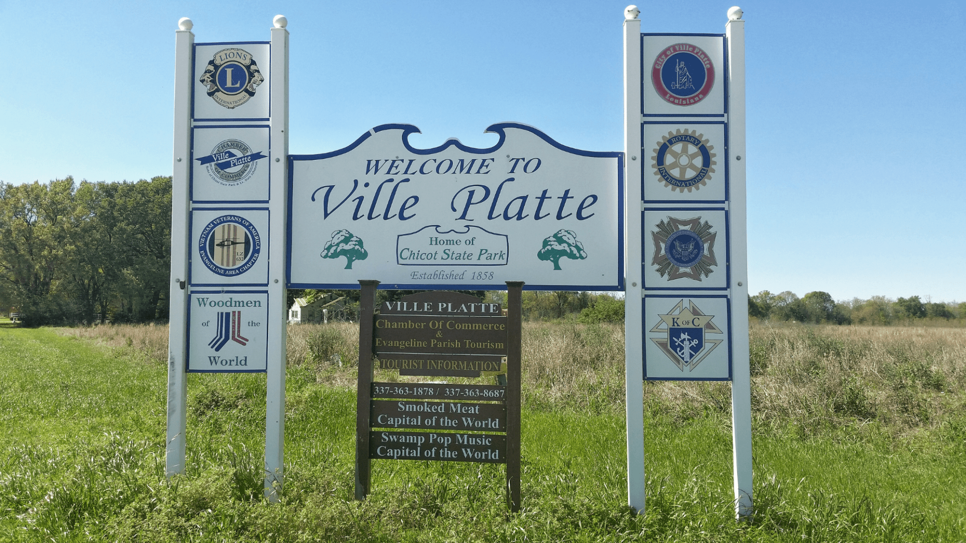 VILLE PLATTE CHAMBER OF COMMERCE HOLDS MONTHLY MEETING