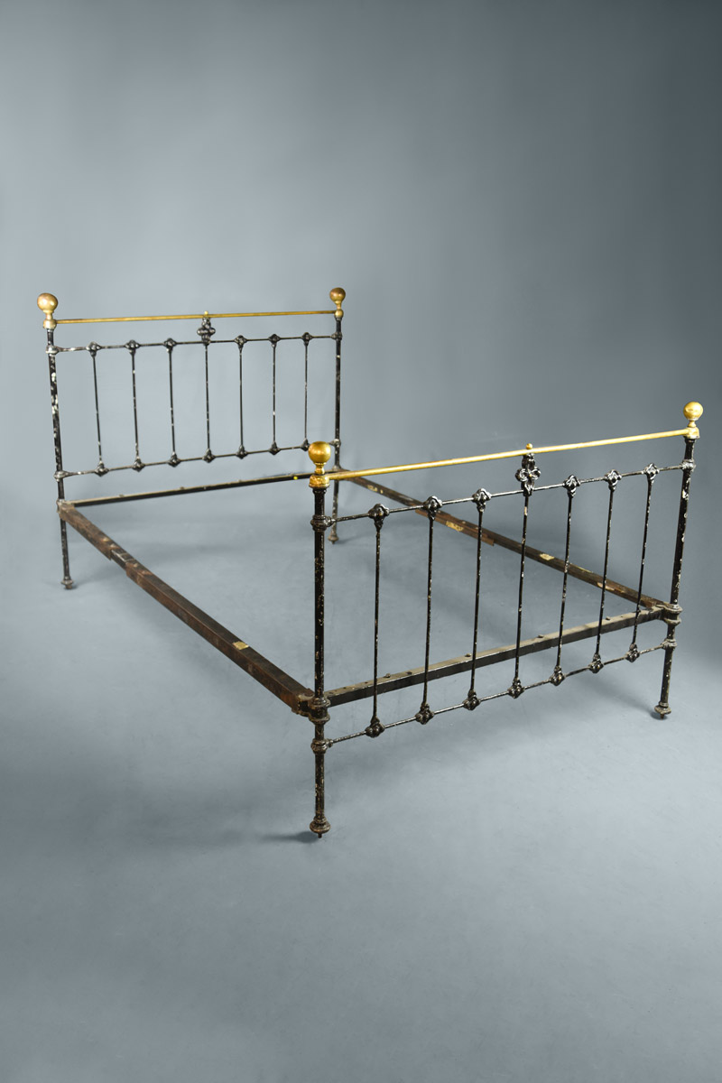 4'6" Vic Black & Brass Double Bed The Classic Prop Hire Company