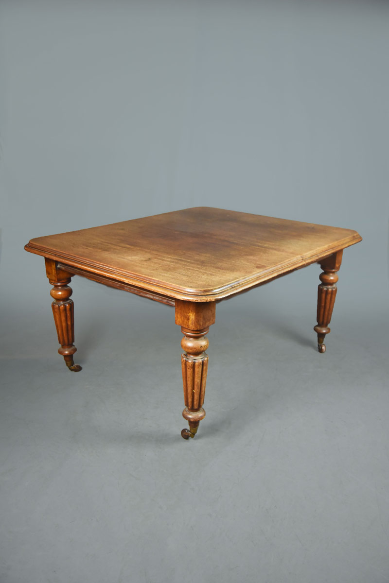 Victorian Light Oak Dining Table With Faded Top & Chunky Turned Legs